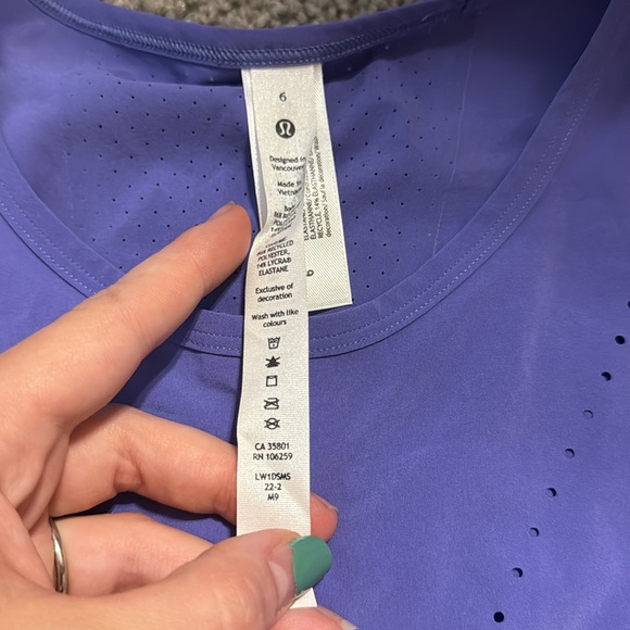 Lululemon tank - Picture 2 of 5